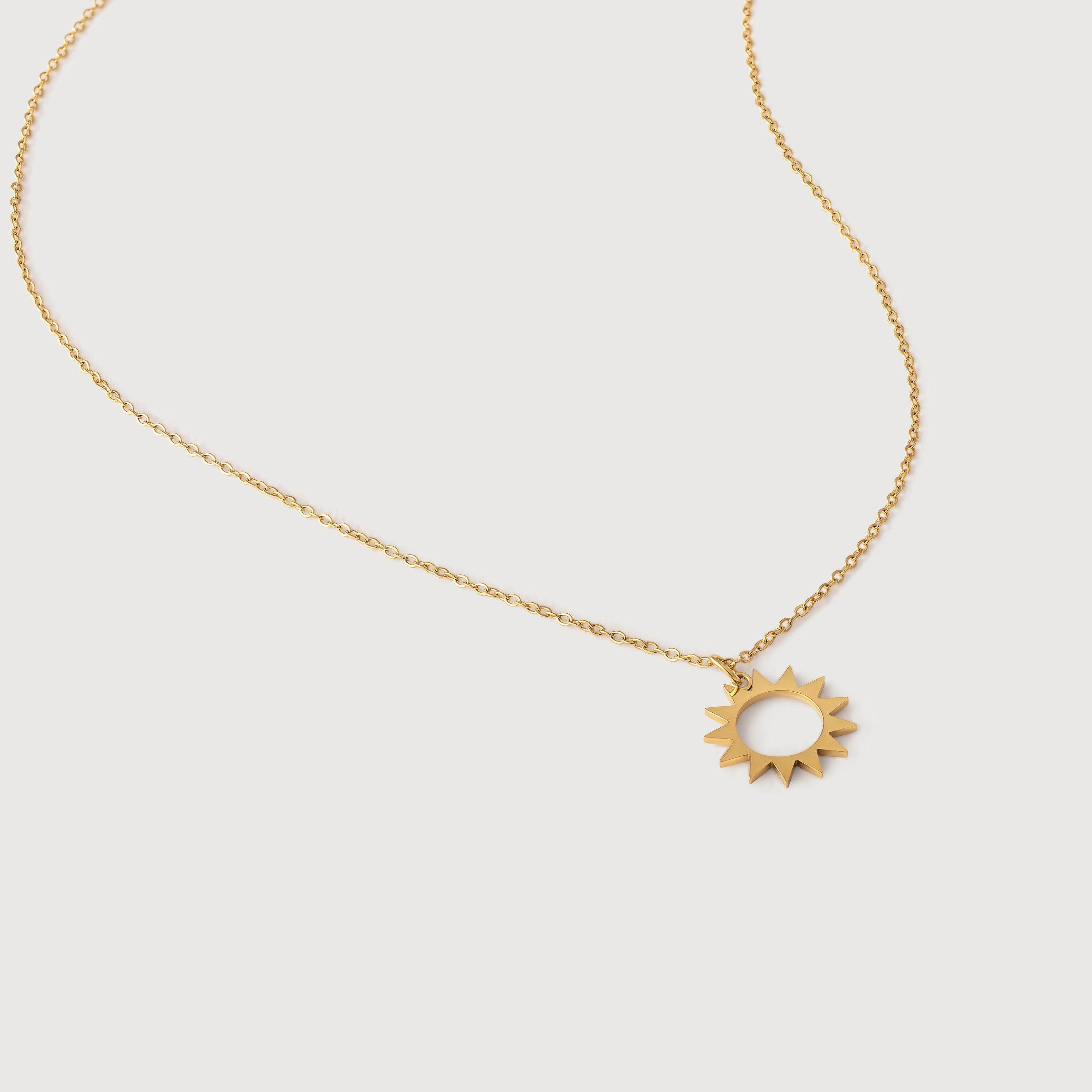 Open Sun Pendant Chain Necklace in Gold