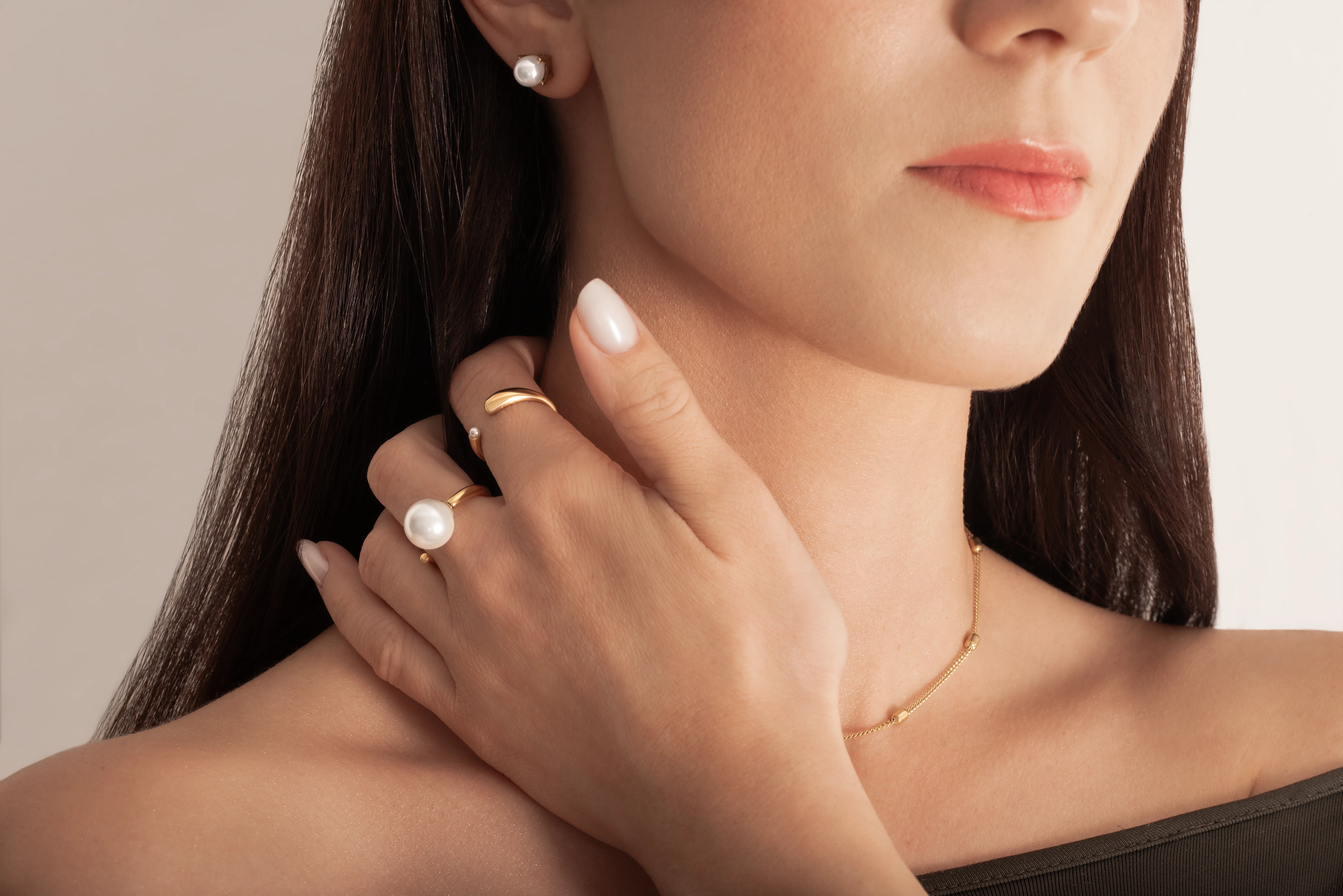 model wearing 18k gold plated ring with big natural freshwater pearl
