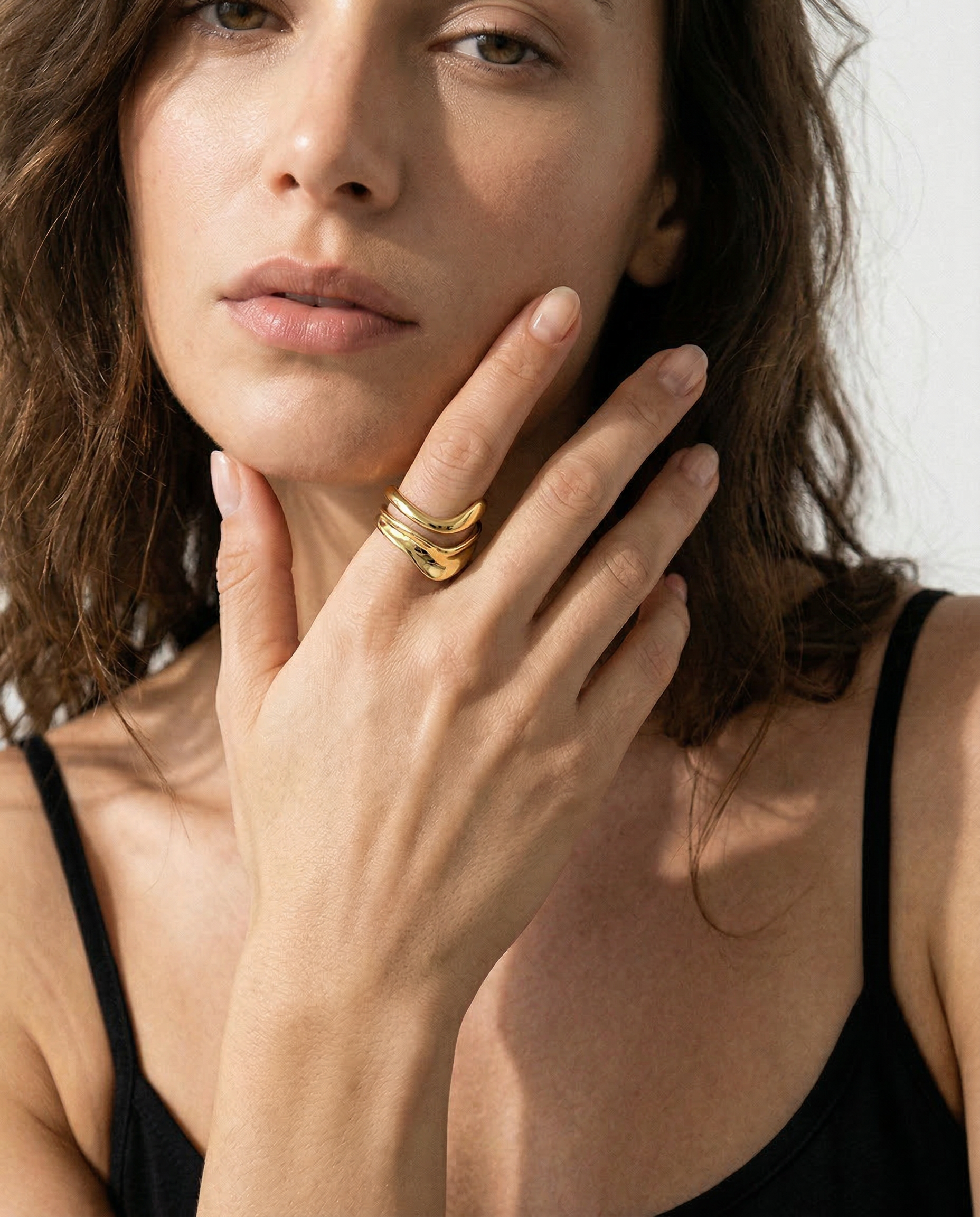 female model wearing a wavy adjustable gold plated ring