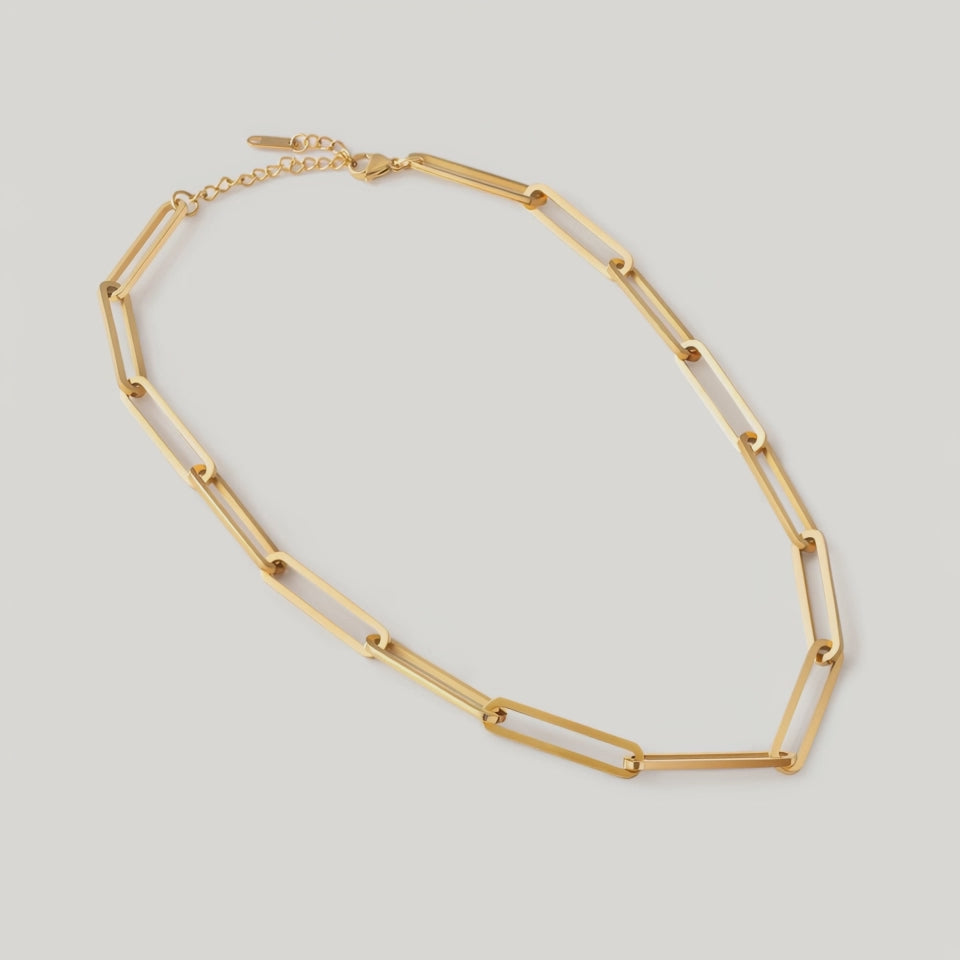 video of a gold-colored minimalistic collar necklace with sleek rectangular links.